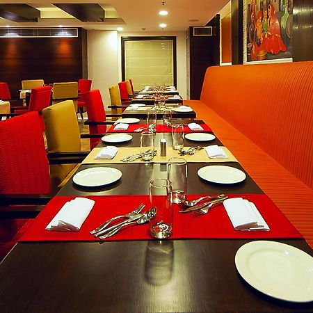 The Golden Plaza Hotel Panchkula Buitenkant foto