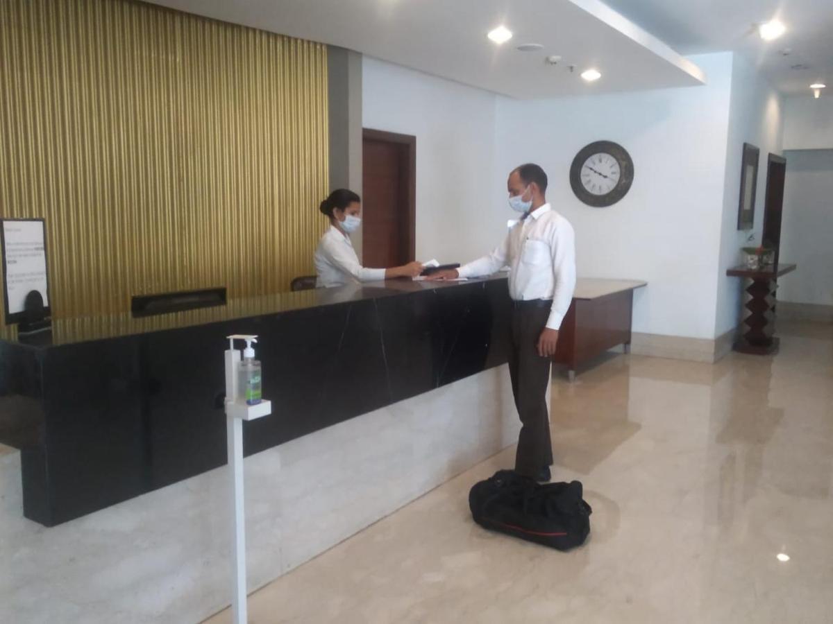 The Golden Plaza Hotel Panchkula Buitenkant foto