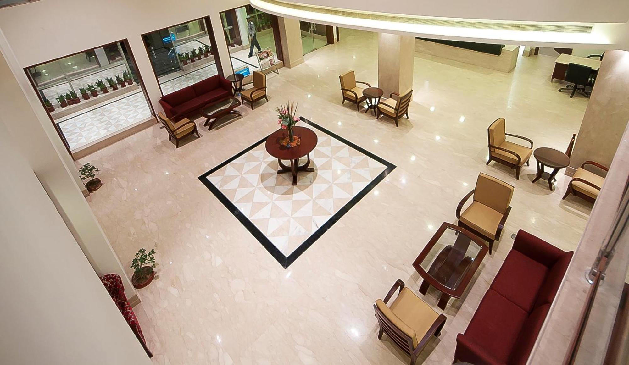The Golden Plaza Hotel Panchkula Buitenkant foto