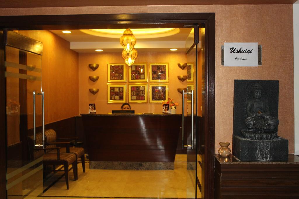 The Golden Plaza Hotel Panchkula Buitenkant foto