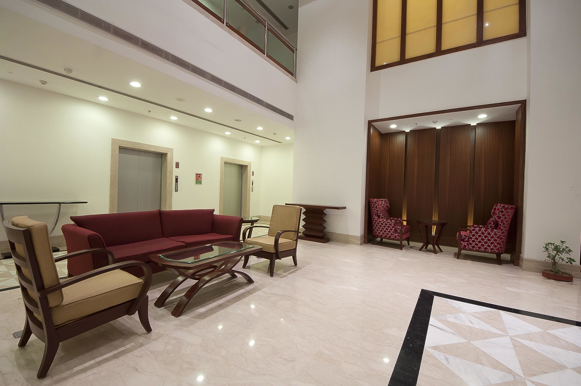 The Golden Plaza Hotel Panchkula Buitenkant foto