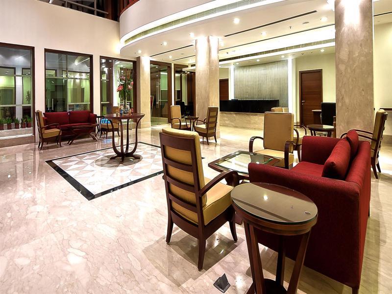 The Golden Plaza Hotel Panchkula Buitenkant foto
