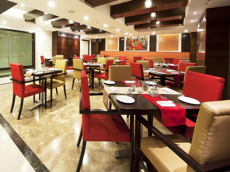 The Golden Plaza Hotel Panchkula Buitenkant foto