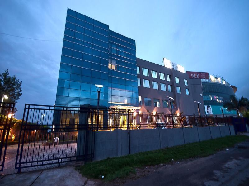The Golden Plaza Hotel Panchkula Buitenkant foto