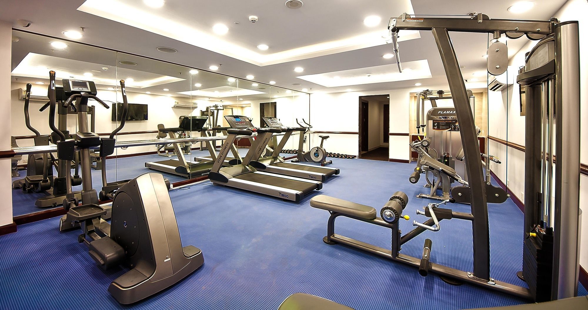 The Golden Plaza Hotel Panchkula Buitenkant foto
