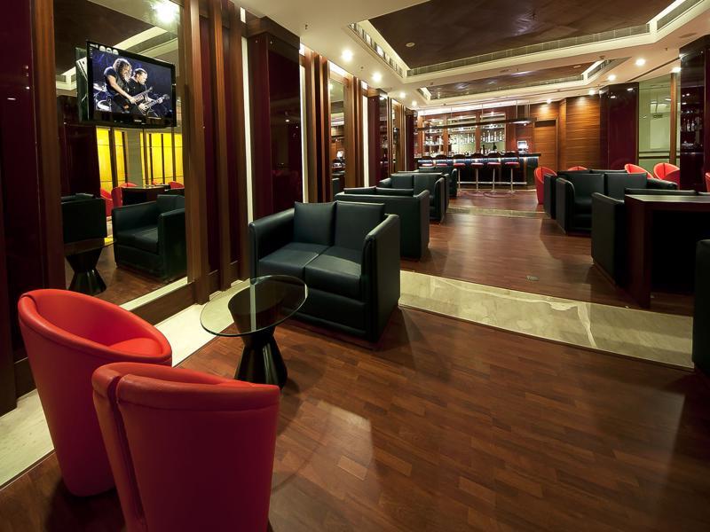 The Golden Plaza Hotel Panchkula Buitenkant foto