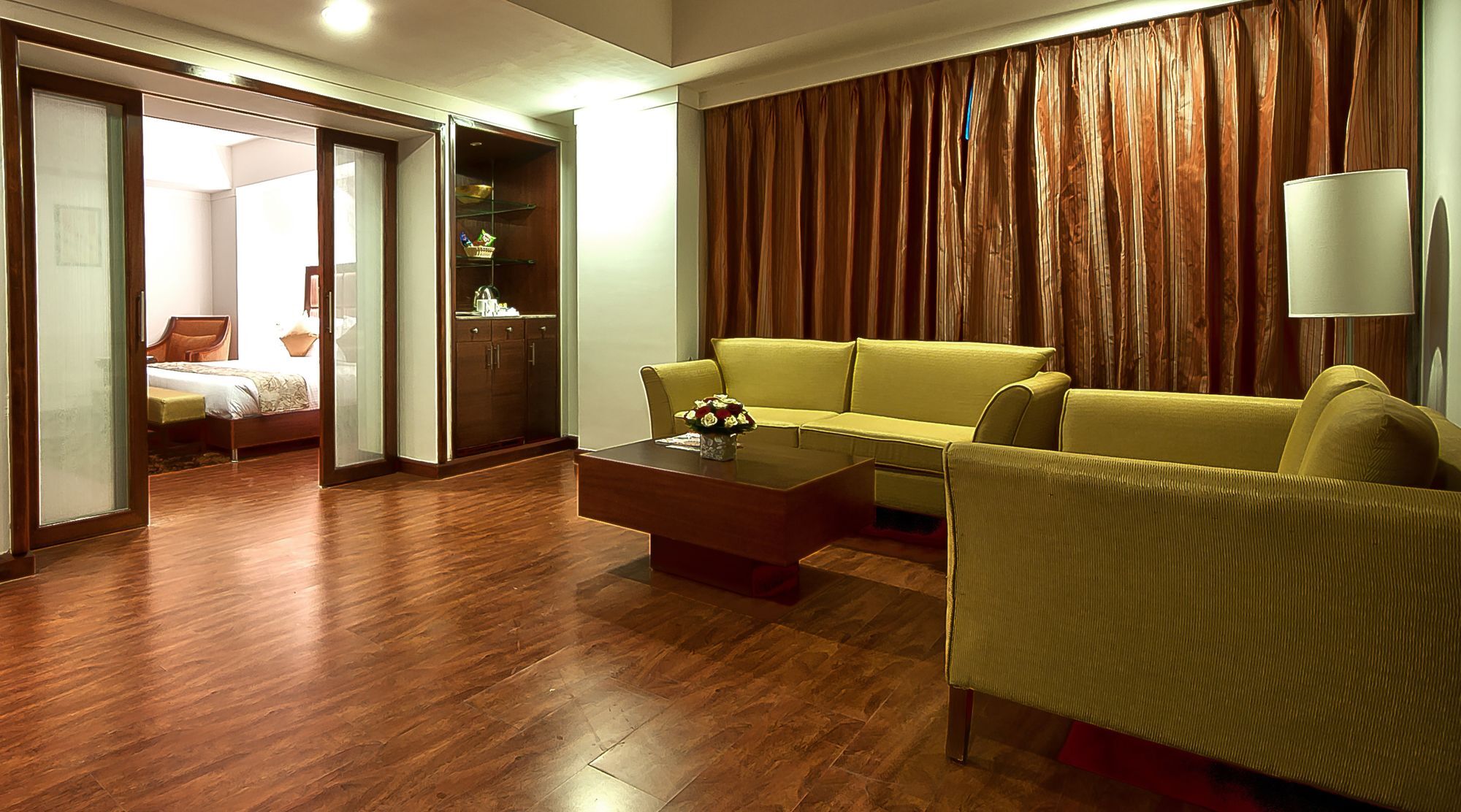 The Golden Plaza Hotel Panchkula Buitenkant foto