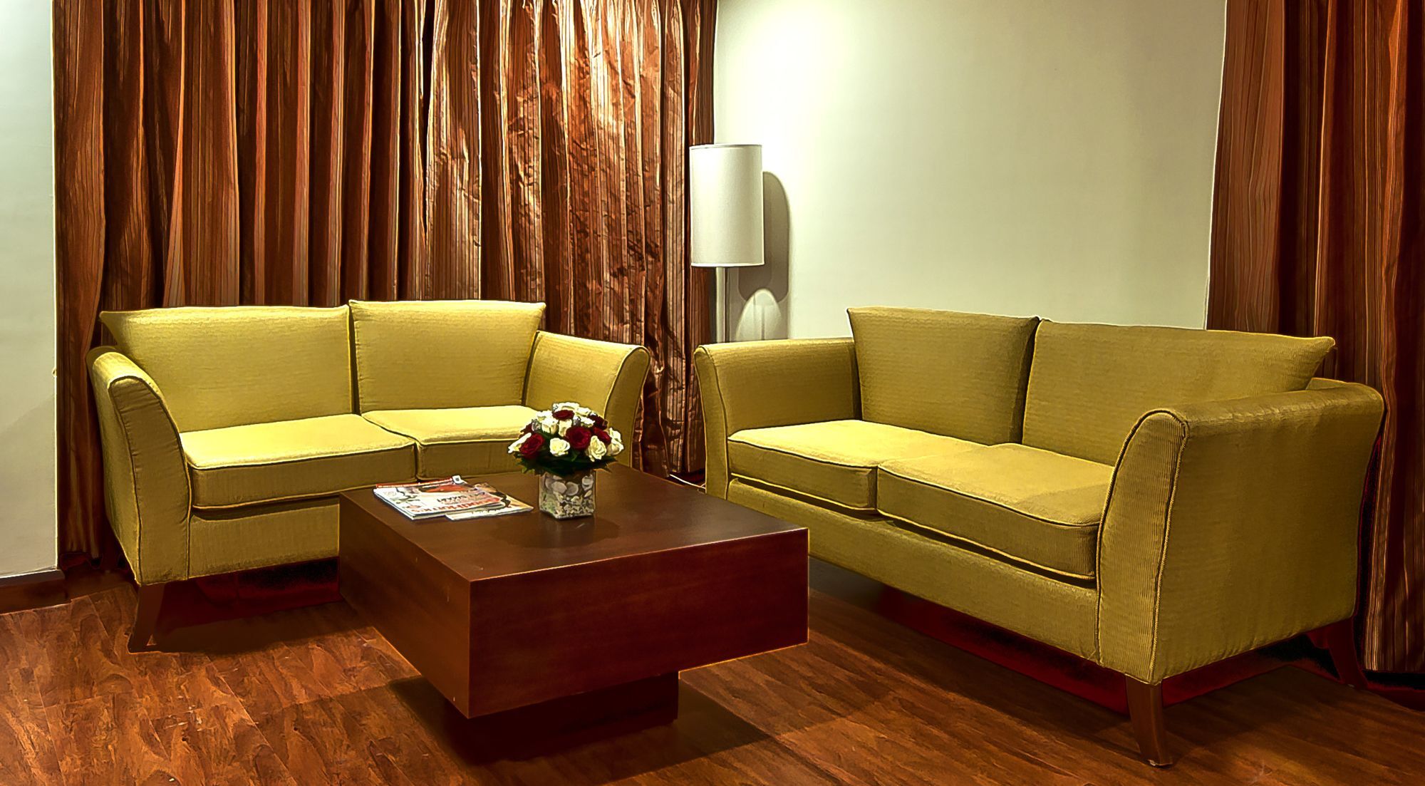 The Golden Plaza Hotel Panchkula Buitenkant foto