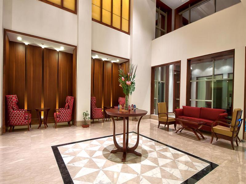 The Golden Plaza Hotel Panchkula Buitenkant foto