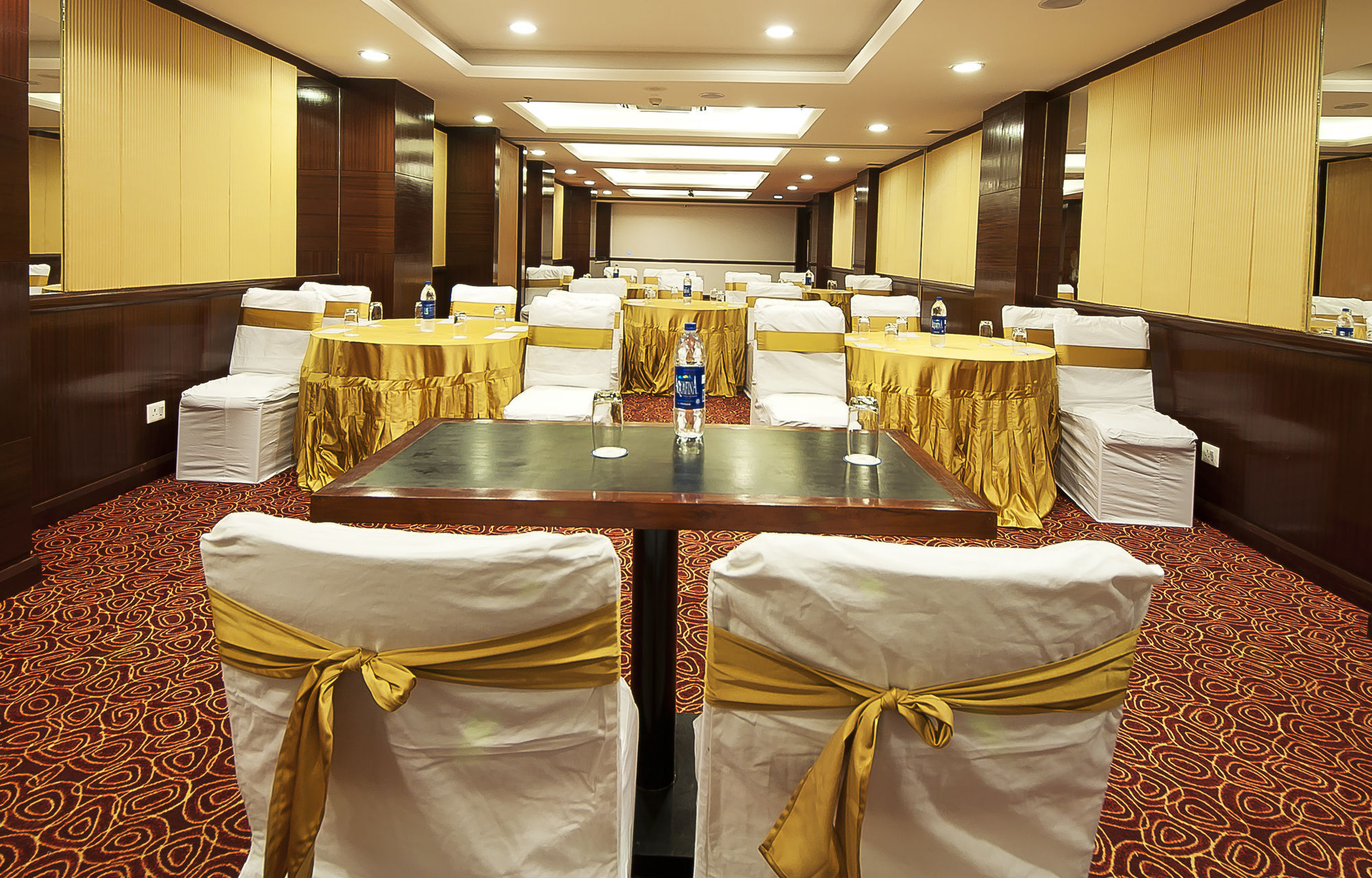 The Golden Plaza Hotel Panchkula Buitenkant foto