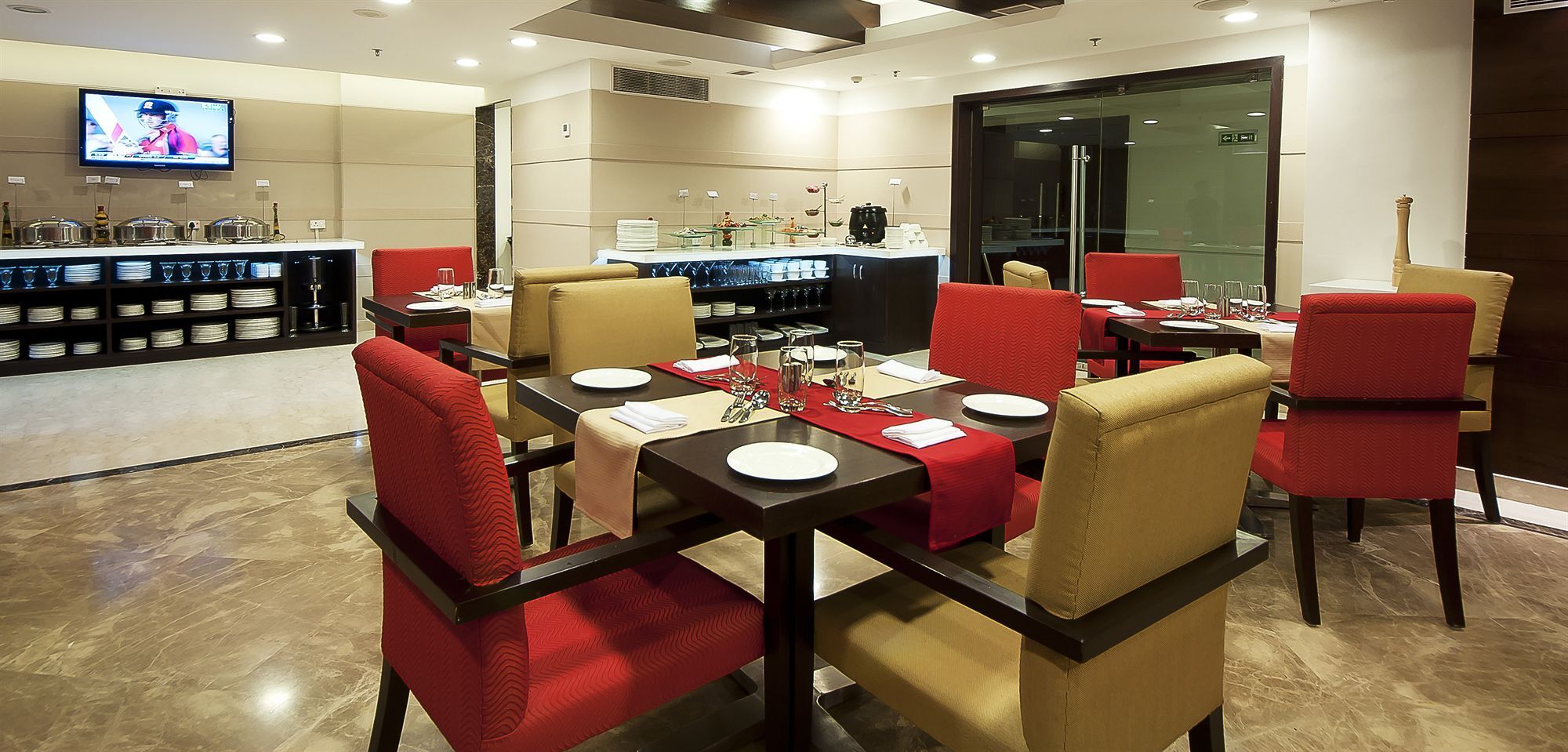The Golden Plaza Hotel Panchkula Buitenkant foto