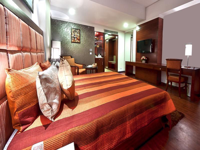 The Golden Plaza Hotel Panchkula Buitenkant foto