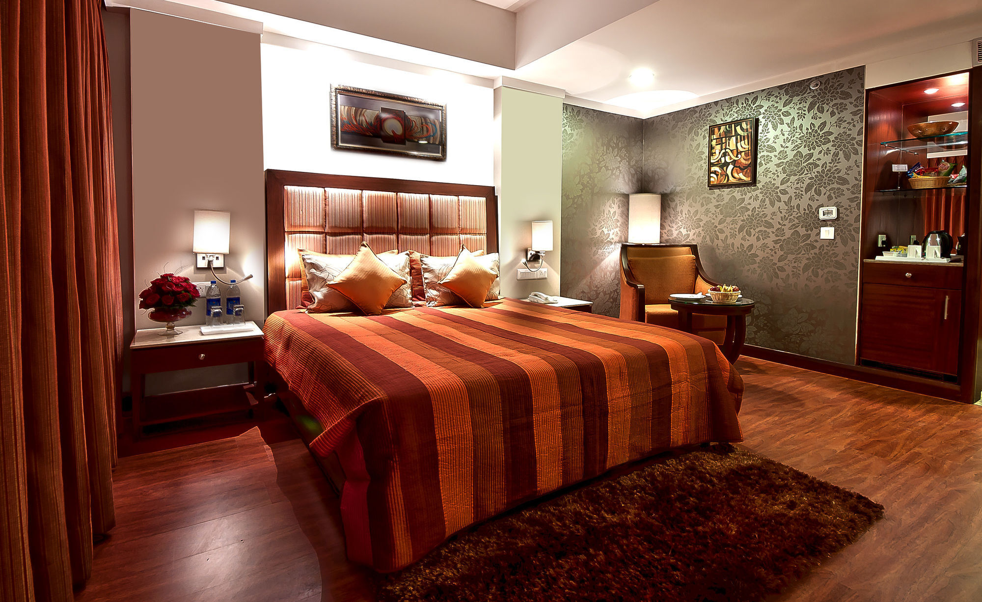 The Golden Plaza Hotel Panchkula Buitenkant foto